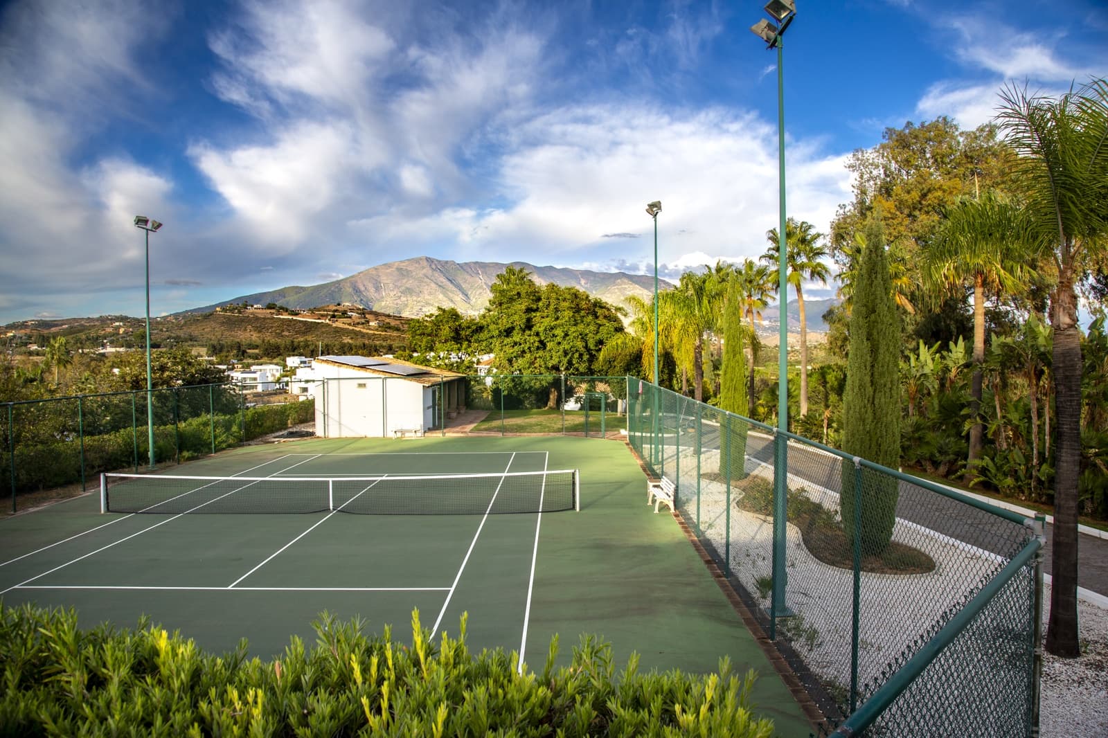 6 soverom Villa til salgs i Mijas med svømmebasseng garasje - € 2 600 000 (Ref: 9902404)