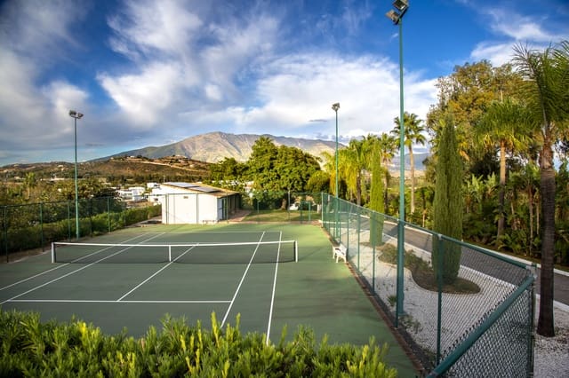 6 soverom Villa til salgs i Mijas med svømmebasseng garasje - € 2 600 000 (Ref: 9902404)