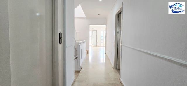 5 soveværelse Byhus til salg i Rincón de la Victoria med swimmingpool garage - € 625.695 (Ref: 9909340)