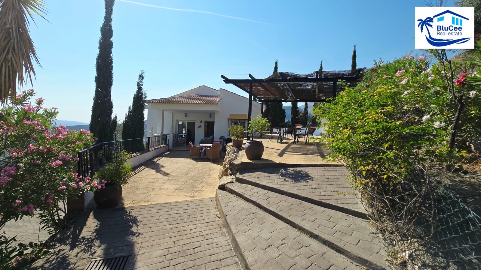 4 soveværelse Villa til salg i Alcaucin med swimmingpool garage - € 369.000 (Ref: 9942888)