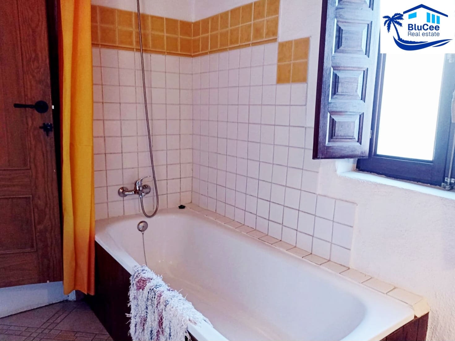 6 bedroom Townhouse for sale in Cadiar - € 165,000 (Ref: 9973678)