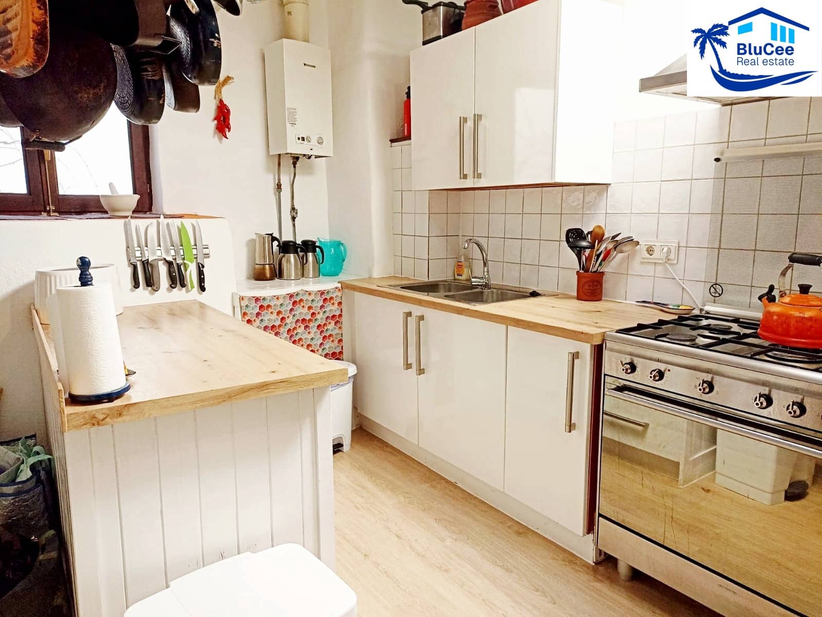 6 bedroom Townhouse for sale in Cadiar - € 165,000 (Ref: 9973678)