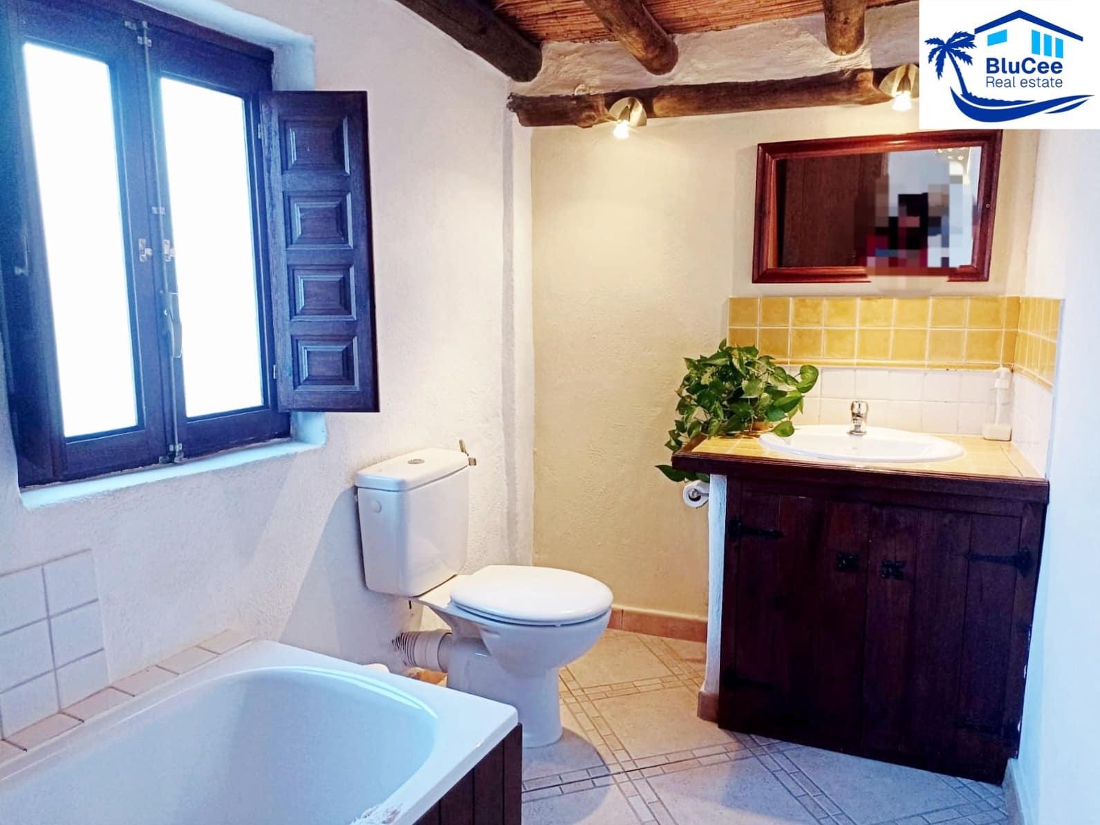 6 bedroom Townhouse for sale in Cadiar - € 165,000 (Ref: 9973678)
