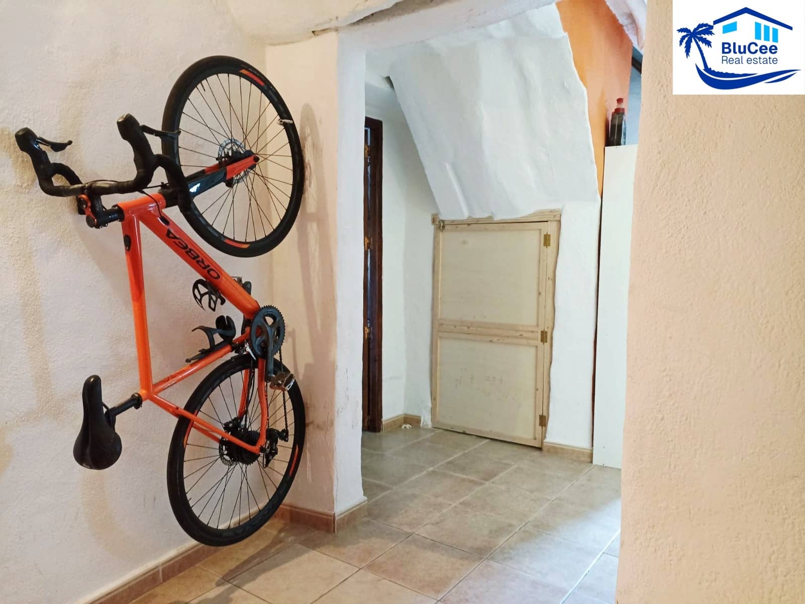 6 bedroom Townhouse for sale in Cadiar - € 165,000 (Ref: 9973678)