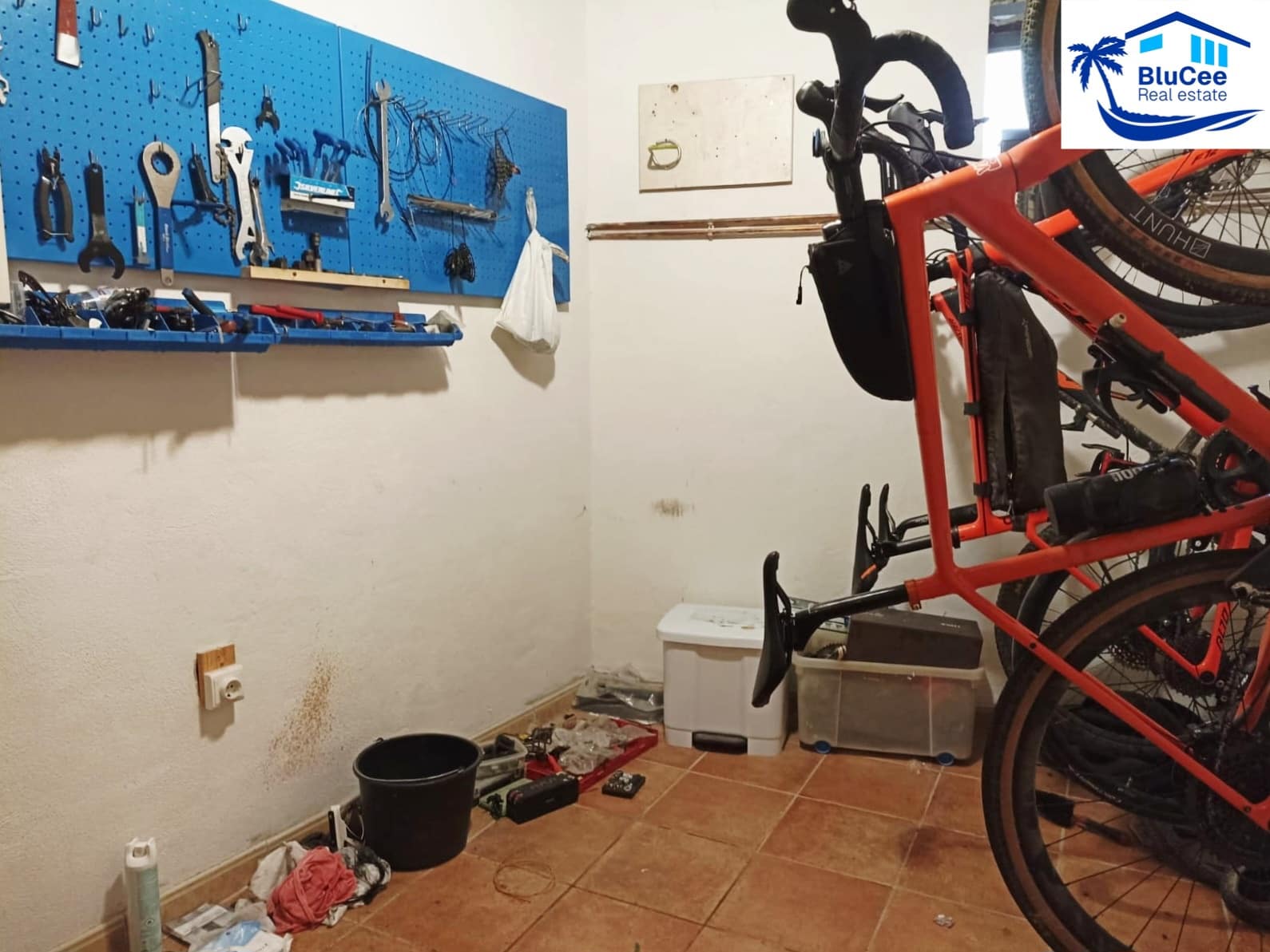 6 bedroom Townhouse for sale in Cadiar - € 165,000 (Ref: 9973678)
