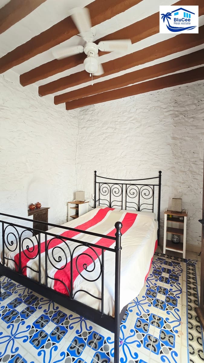 Casa de 4 habitaciones en Almáchar en venta - 215.000 € (Ref: 9985869)