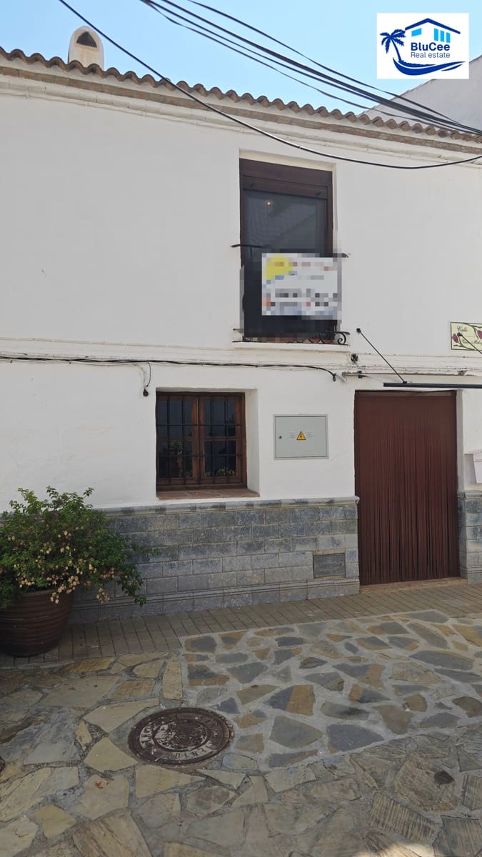 Casa de 4 habitaciones en Almáchar en venta - 215.000 € (Ref: 9985869)