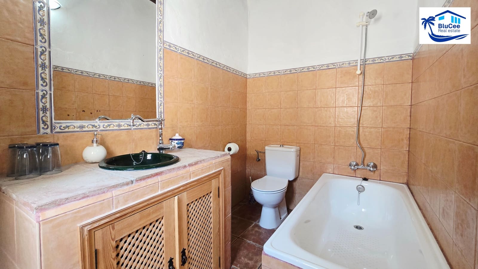 Casa de 4 habitaciones en Almáchar en venta - 215.000 € (Ref: 9985869)