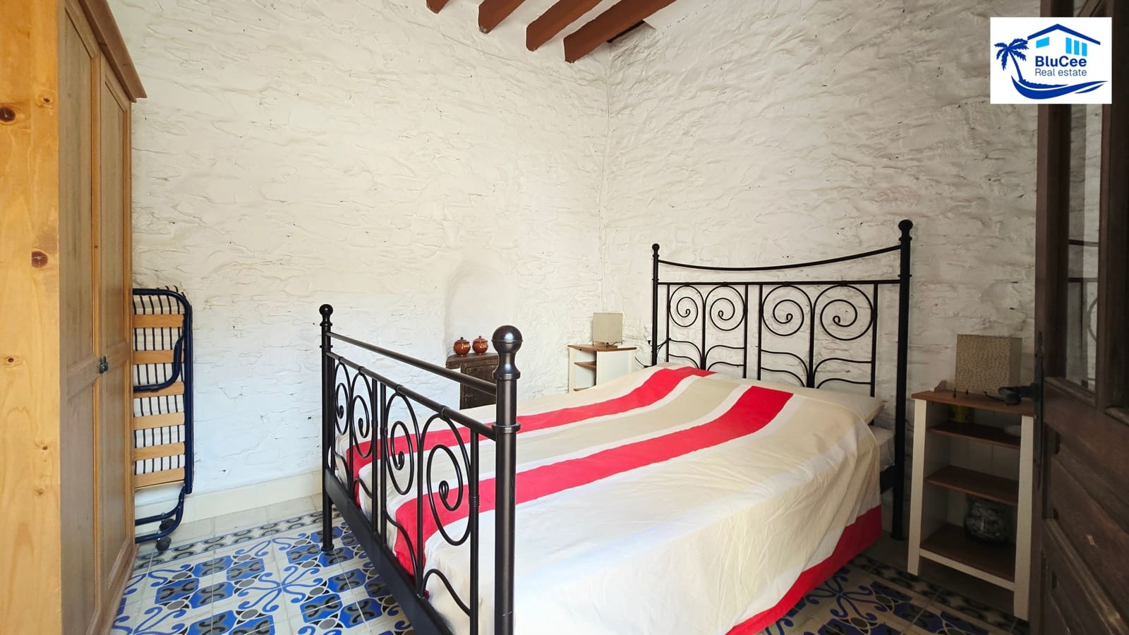 Casa de 4 habitaciones en Almáchar en venta - 215.000 € (Ref: 9985869)