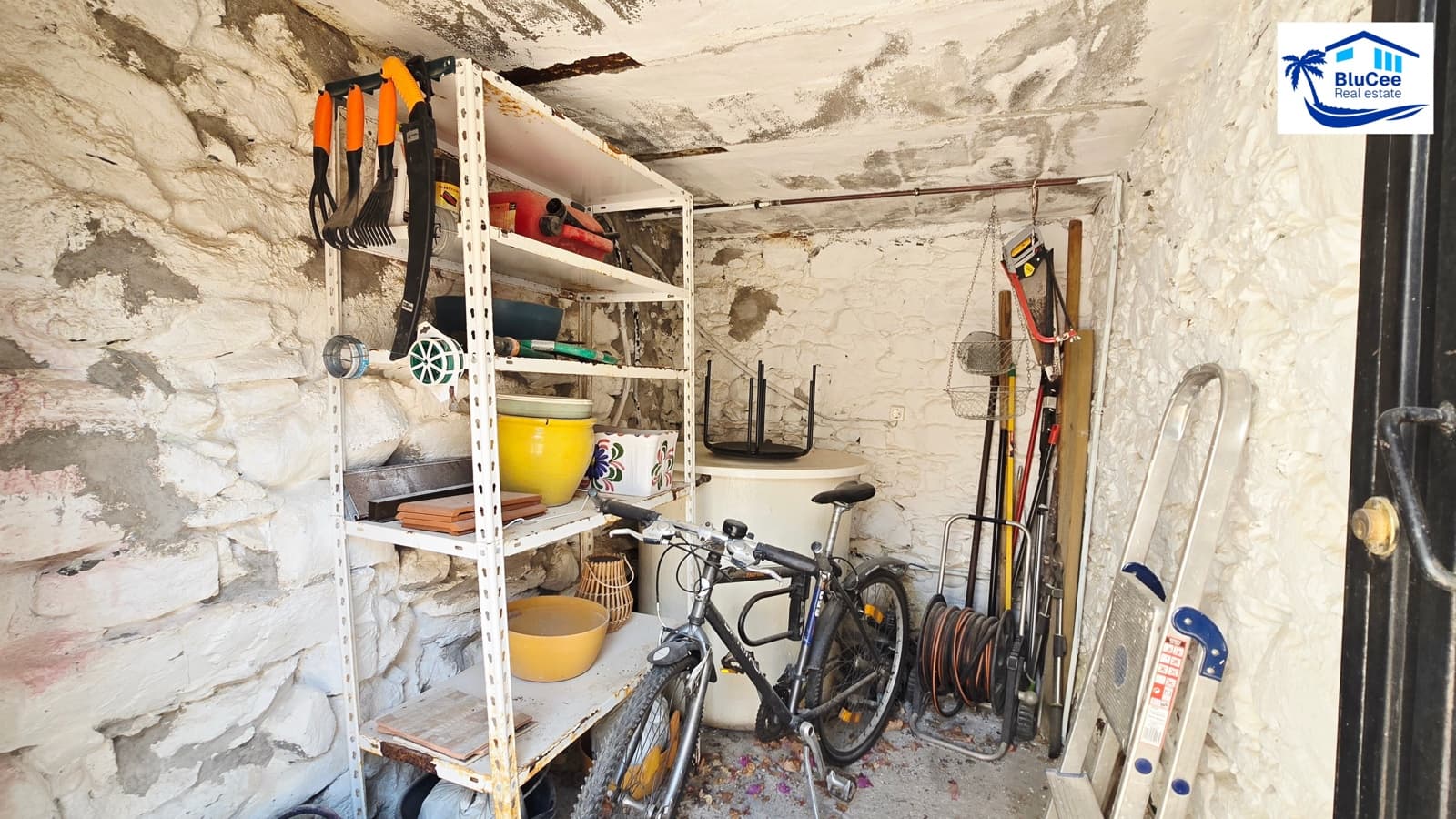 Casa de 4 habitaciones en Almáchar en venta - 215.000 € (Ref: 9985869)