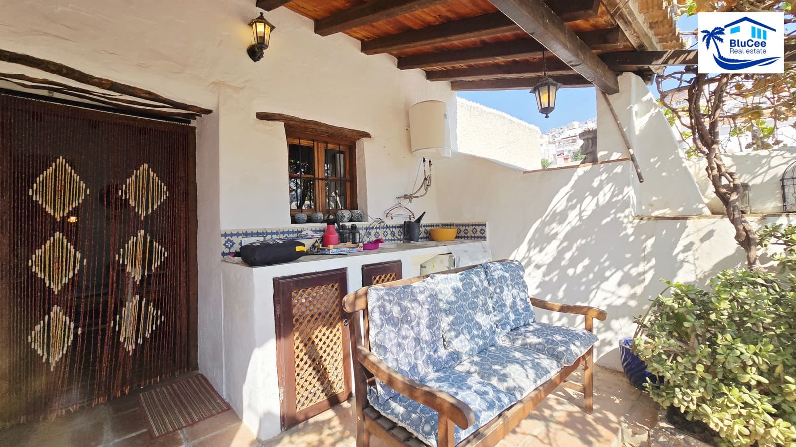 Casa de 4 habitaciones en Almáchar en venta - 215.000 € (Ref: 9985869)