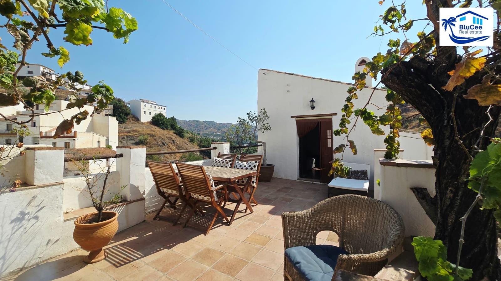 Casa de 4 habitaciones en Almáchar en venta - 215.000 € (Ref: 9985869)