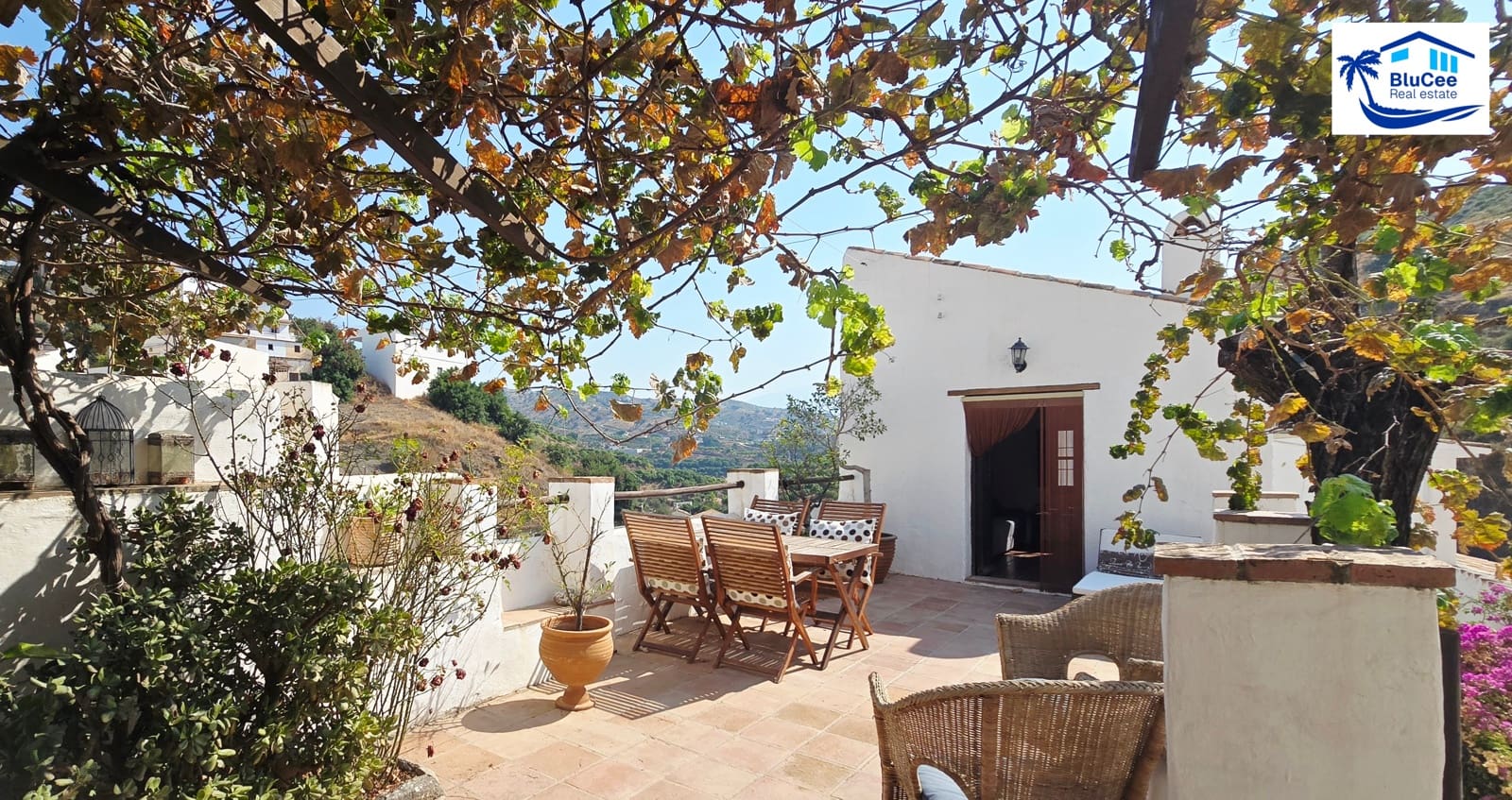 Casa de 4 habitaciones en Almáchar en venta - 215.000 € (Ref: 9985869)