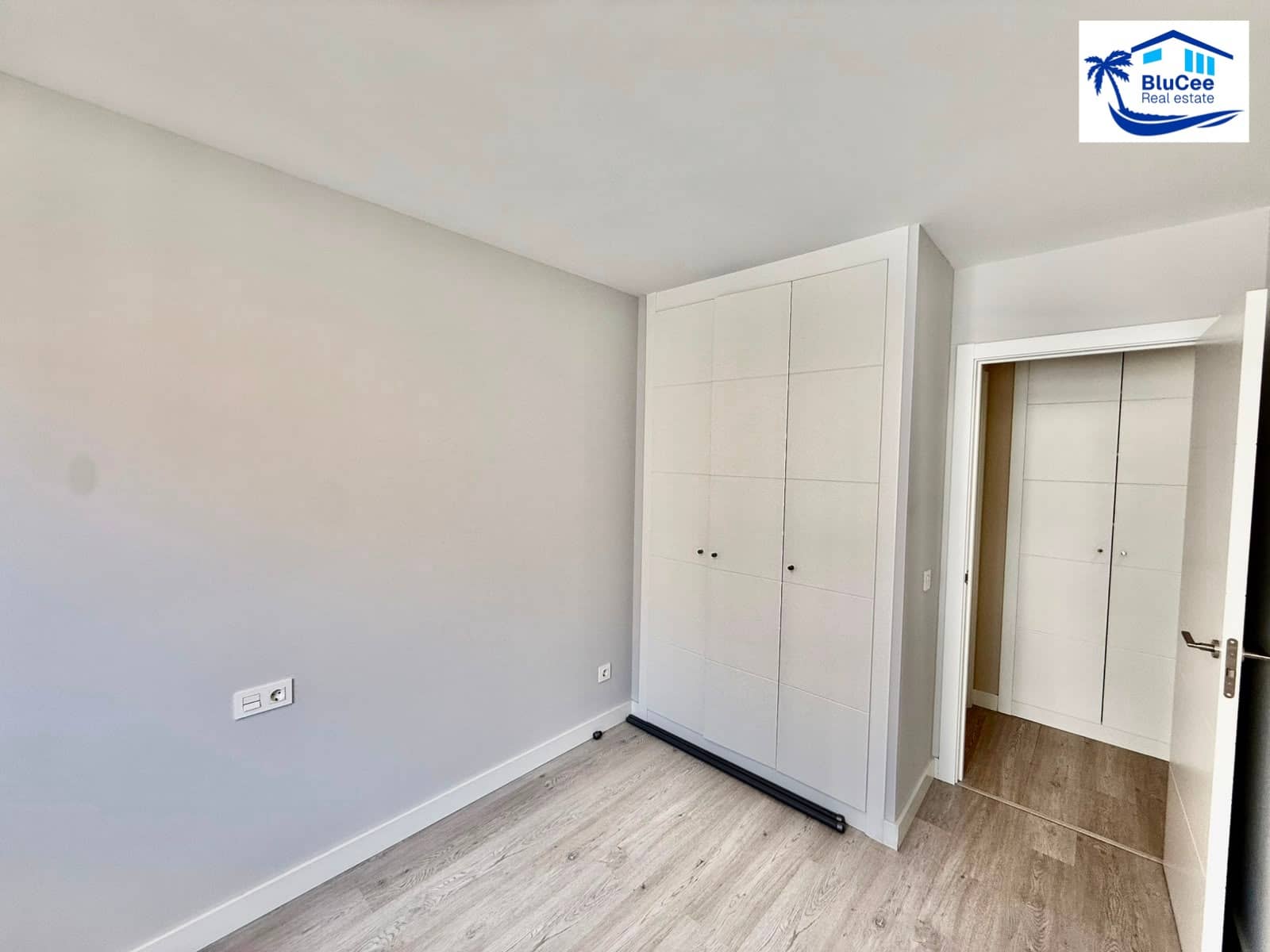 4 soveværelse Lejlighed til salg i La Cala del Moral med swimmingpool garage - € 475.000 (Ref: 9986077)
