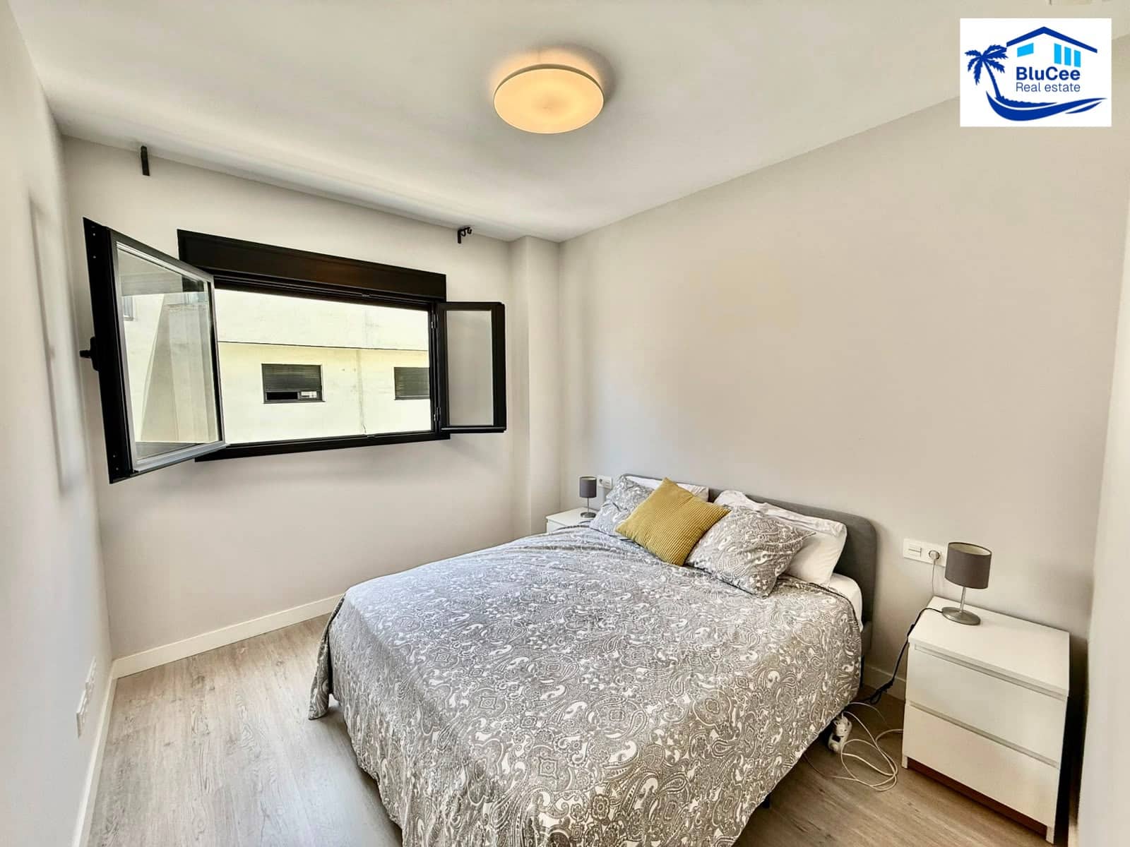 4 soveværelse Lejlighed til salg i La Cala del Moral med swimmingpool garage - € 475.000 (Ref: 9986077)