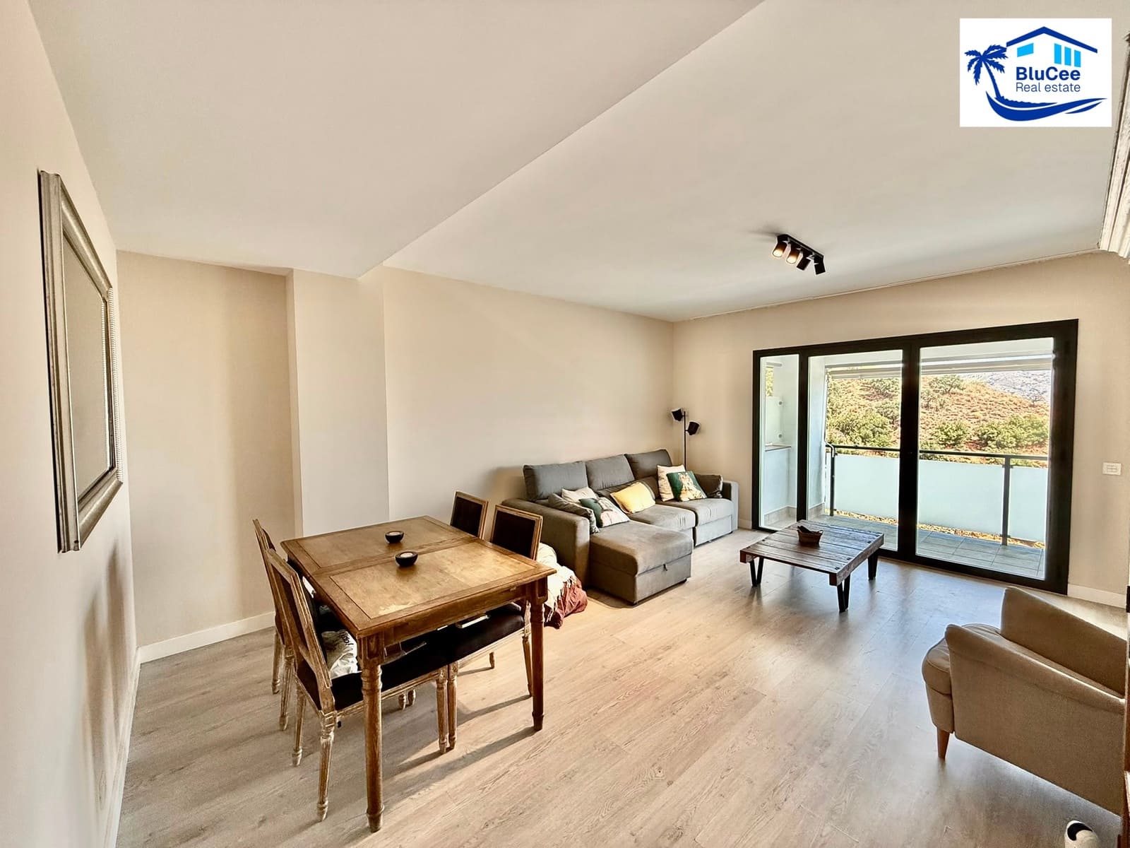 4 soveværelse Lejlighed til salg i La Cala del Moral med swimmingpool garage - € 475.000 (Ref: 9986077)