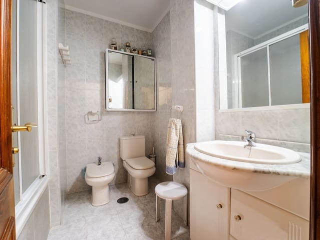 5 makuuhuone Asunto myytävänä paikassa Toscal, Santa Cruz de Tenerife mukana 
autotalli - 875 000 € (Ref: 10044559)