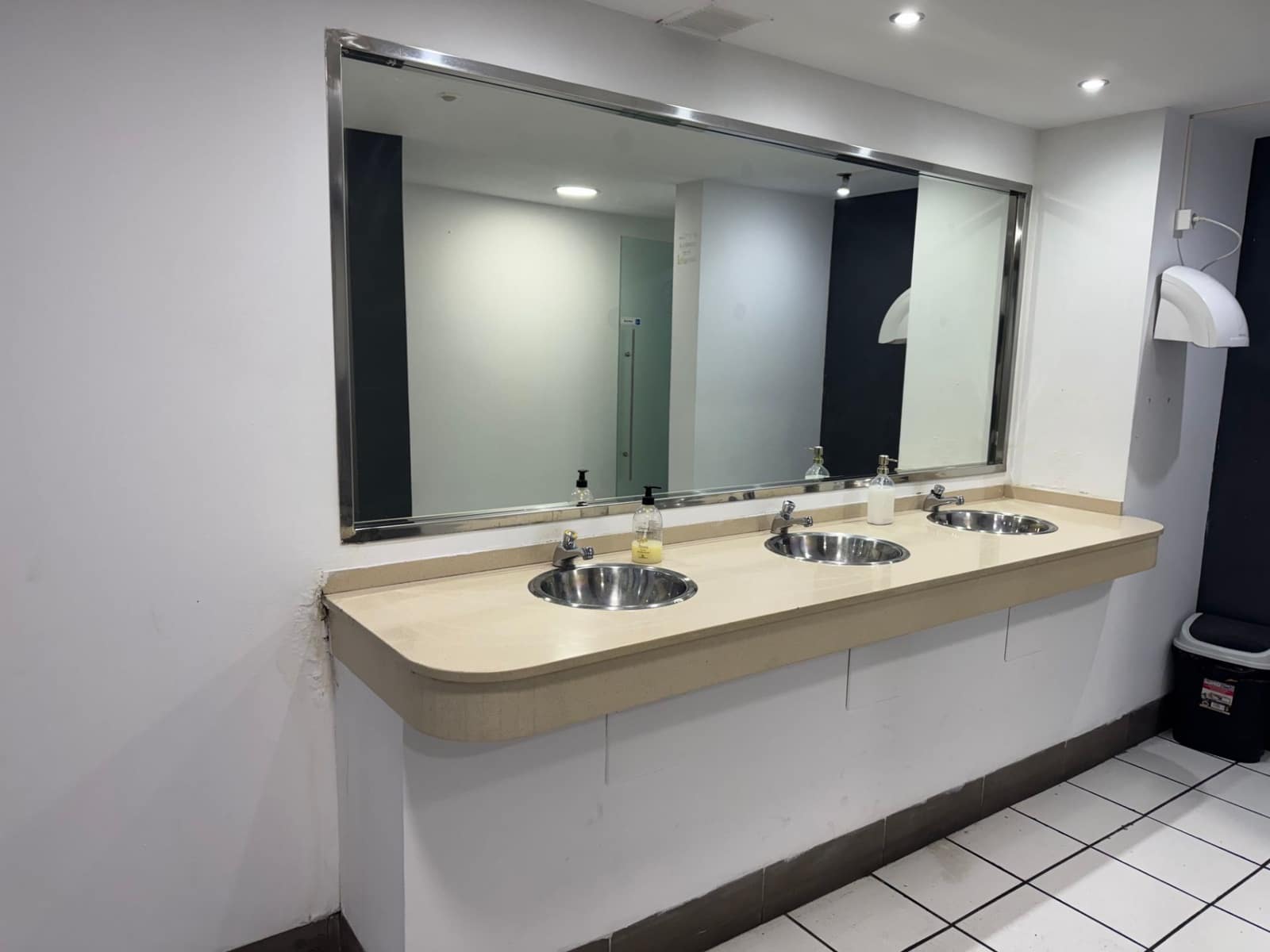 Kaupallinen myytävänä paikassa Santa Cruz de Tenerife - 600 000 € (Ref: 10080502)