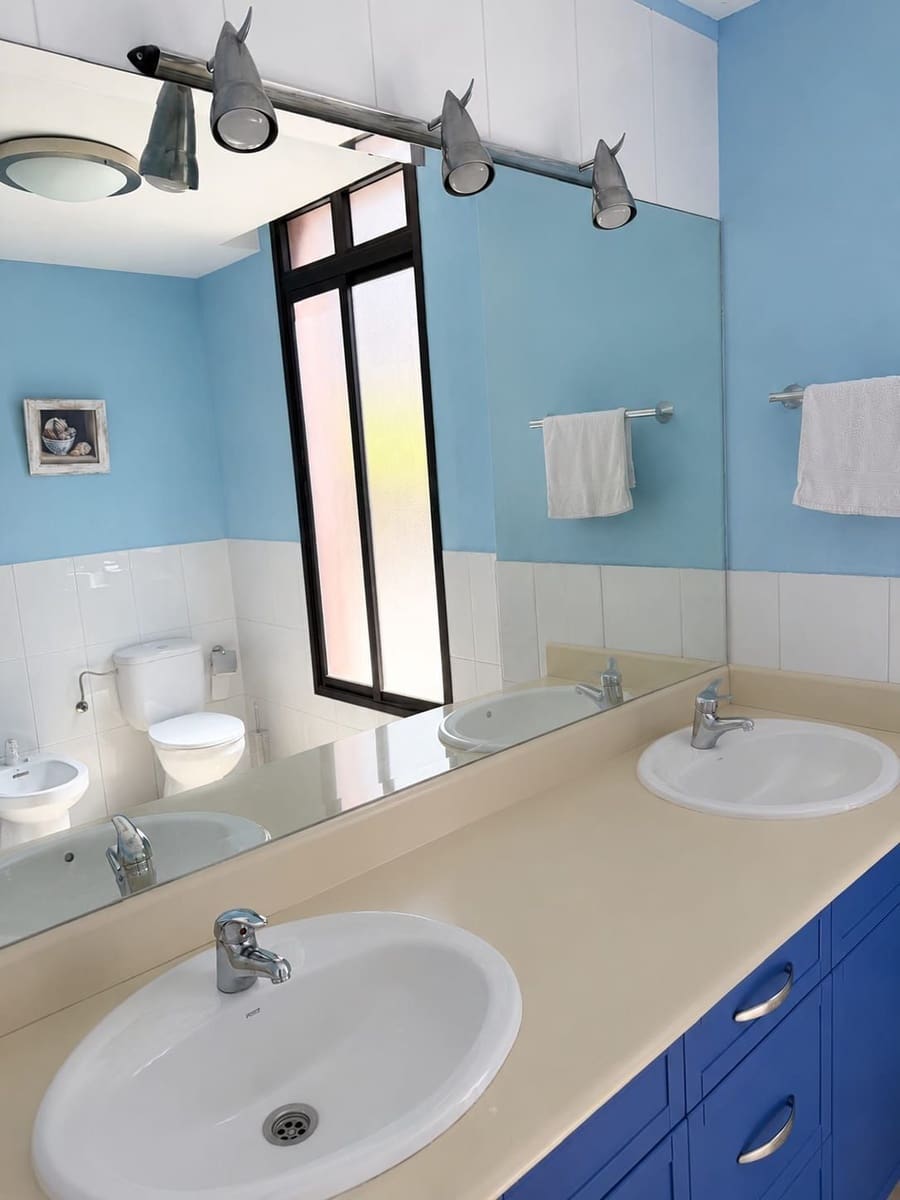 3 bedroom Flat for sale in El Rosario with garage - € 490,000 (Ref: 10108951)
