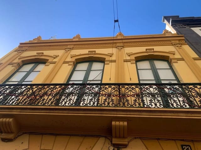 8 bedroom Villa for sale in Zona Centro, Santa Cruz de Tenerife - € 615,000 (Ref: 7942540)