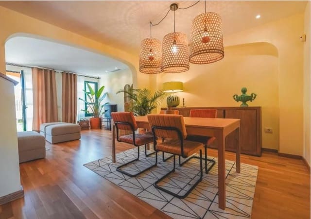 3 soveværelse Semi-Rækkehus til salg i San Miguel de Abona med swimmingpool garage - € 420.000 (Ref: 7965369)