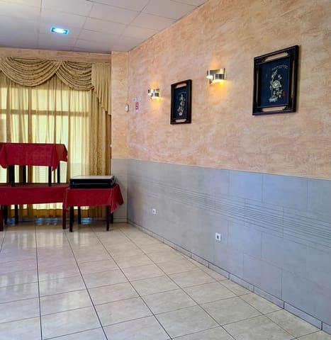 Commercieel te huur in San Cristóbal de La Laguna - € 1.600 (Ref: 8342776)