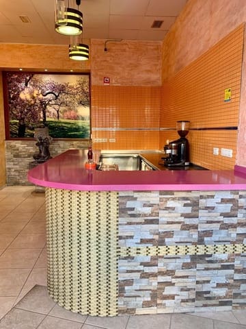 Commercieel te huur in San Cristóbal de La Laguna - € 1.600 (Ref: 8342776)