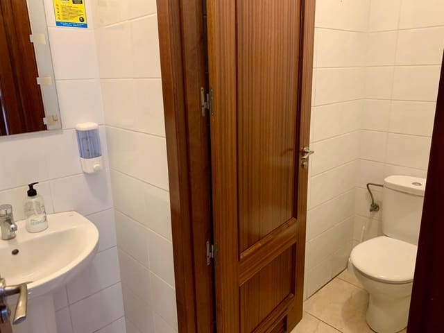 Commercieel te huur in San Cristóbal de La Laguna - € 1.600 (Ref: 8342776)