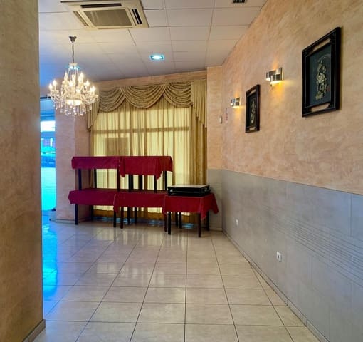 Commercieel te huur in San Cristóbal de La Laguna - € 1.600 (Ref: 8342776)