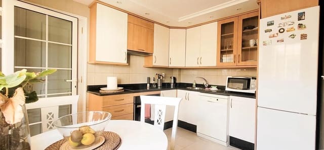 2 sovrum Hus till salu i Playa del Duque, Adeje med garage - 695 000 € (Ref: 8498502)