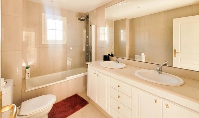 2 sovrum Hus till salu i Playa del Duque, Adeje med garage - 695 000 € (Ref: 8498502)