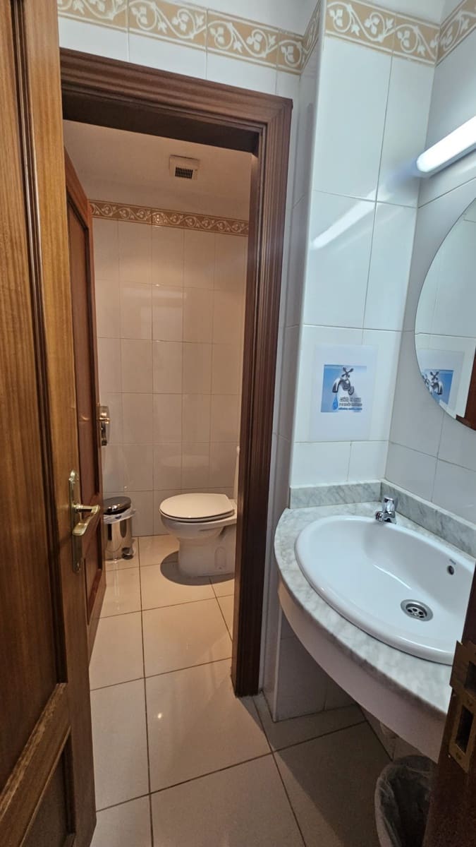 Kommersiell til salgs i Santa Cruz de Tenerife - € 275 000 (Ref: 8777974)