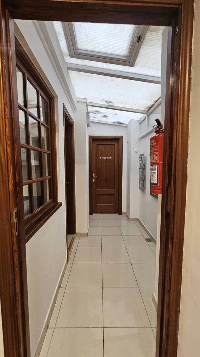 Kommersiell til salgs i Santa Cruz de Tenerife - € 275 000 (Ref: 8777974)