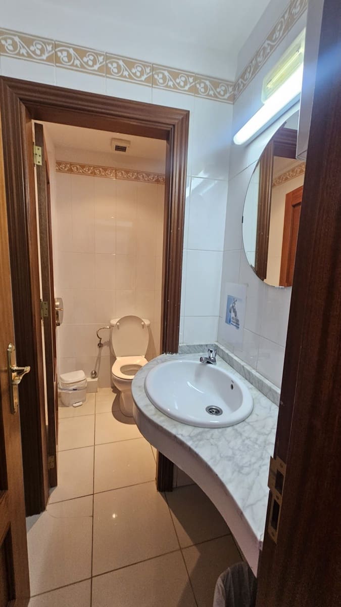 Kommersiell til salgs i Santa Cruz de Tenerife - € 275 000 (Ref: 8777974)