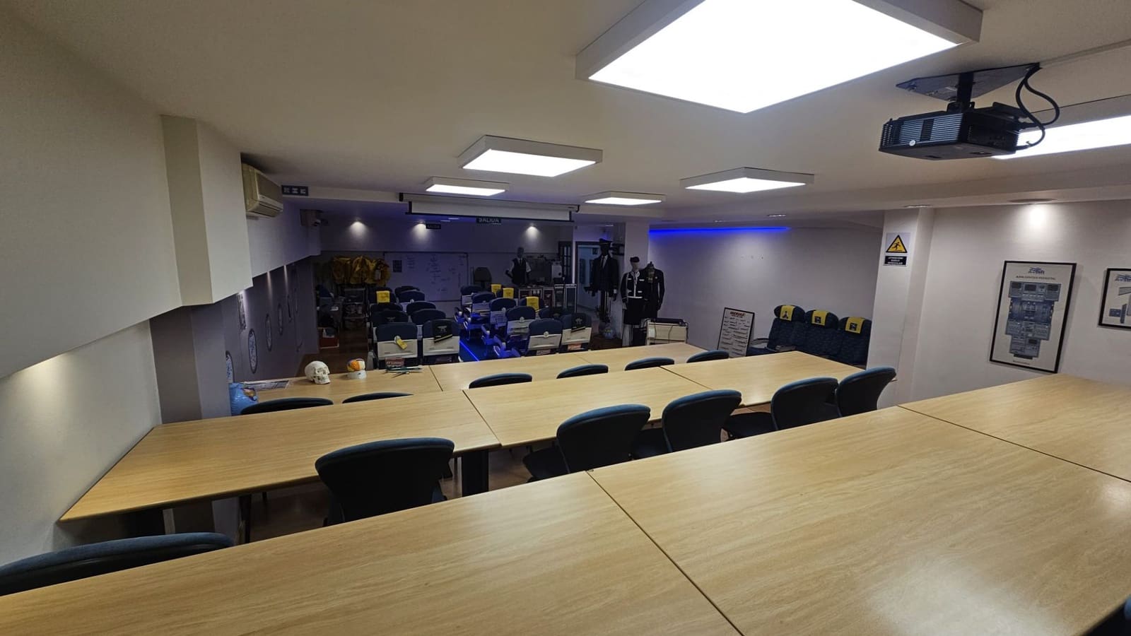 Kommersiell til salgs i Santa Cruz de Tenerife - € 275 000 (Ref: 8777974)