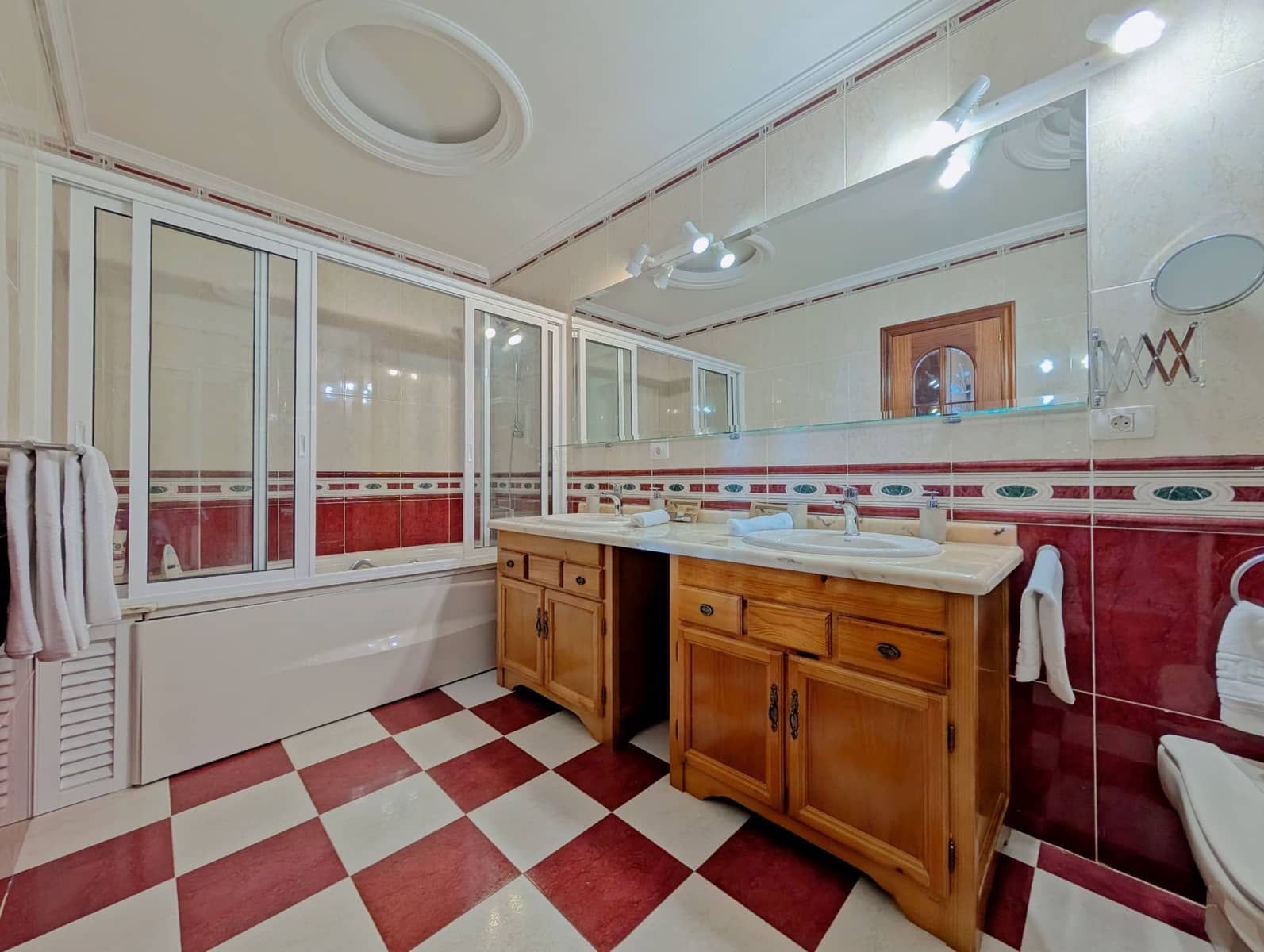 5 soveværelse Villa til salg i El Sauzal med garage - € 2.800.000 (Ref: 8873967)