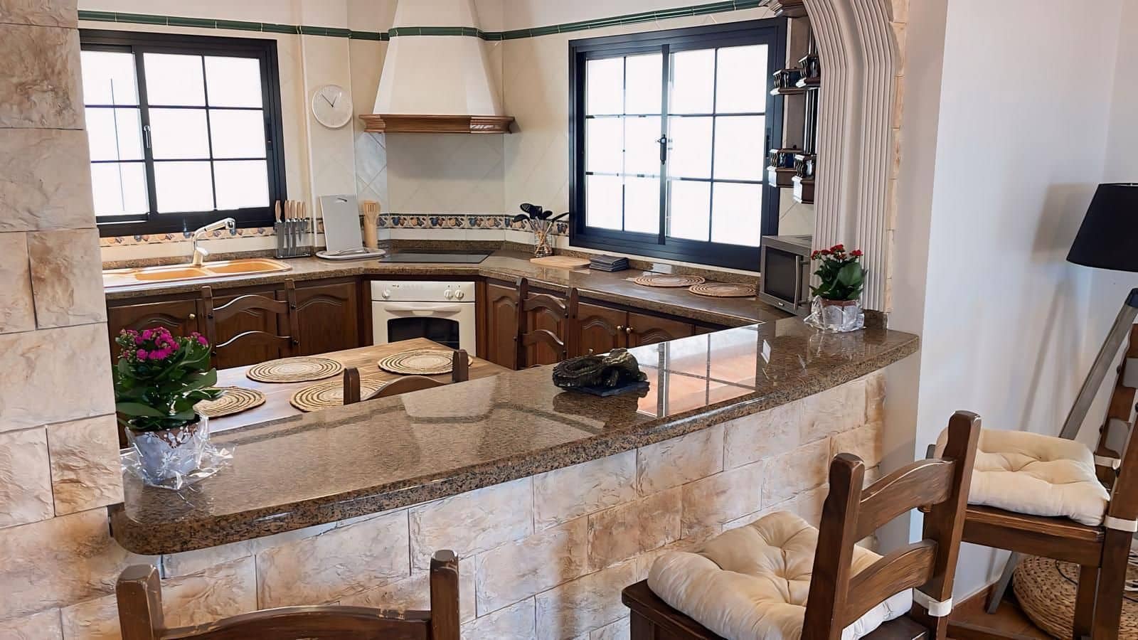 3 bedroom Villa for sale in El Sauzal with garage - € 590,000 (Ref: 8879472)