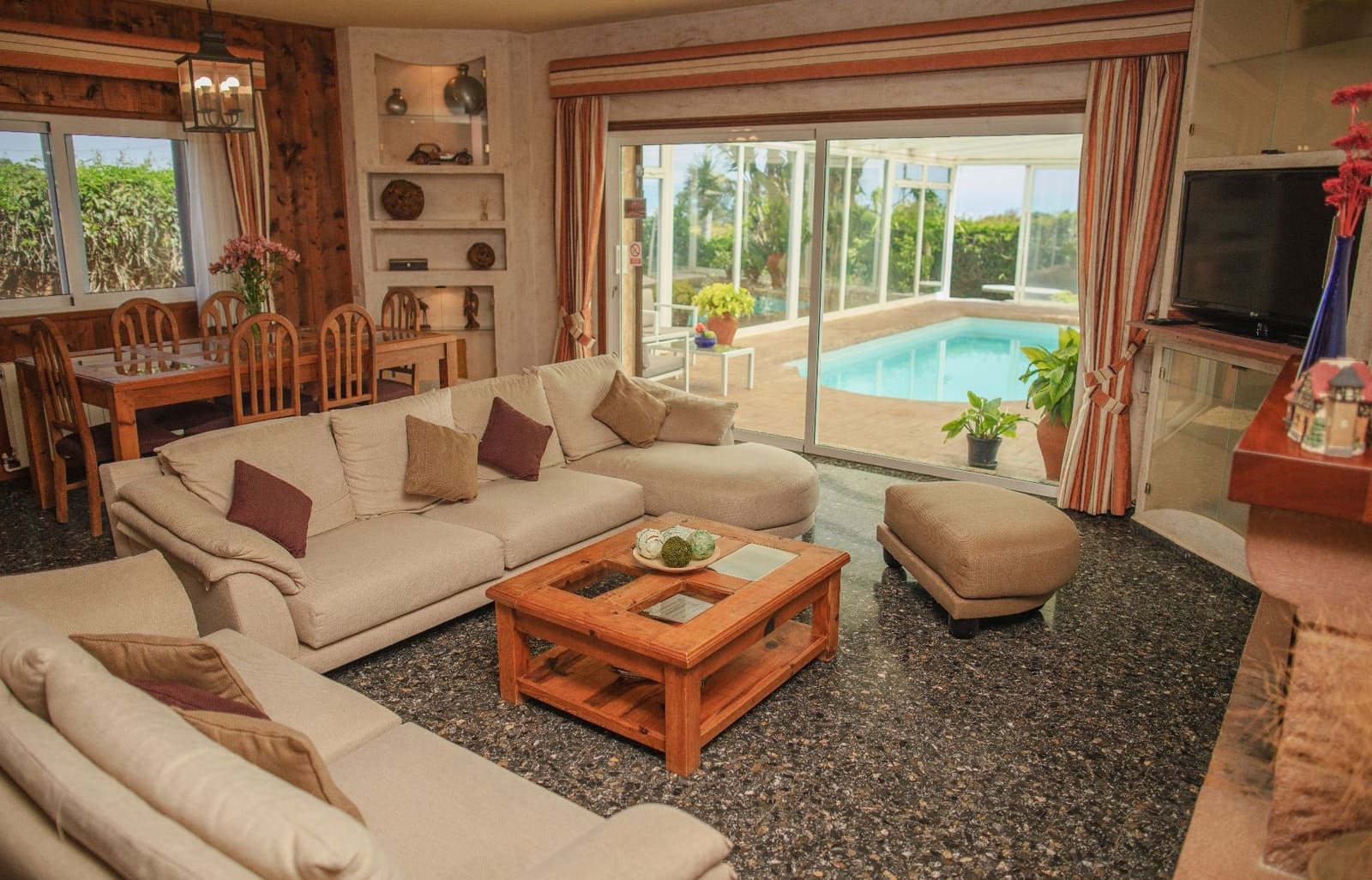 5 bedroom Villa for sale in La Esperanza with pool garage - € 700,000 (Ref: 8905026)