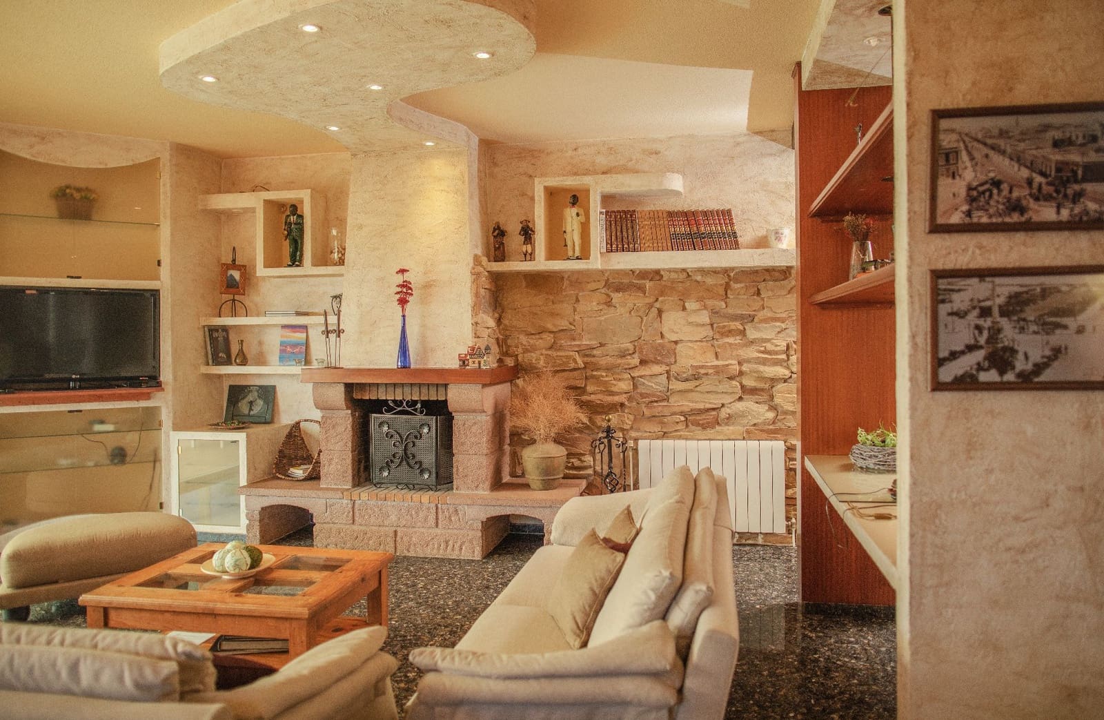 5 bedroom Villa for sale in La Esperanza with pool garage - € 700,000 (Ref: 8905026)