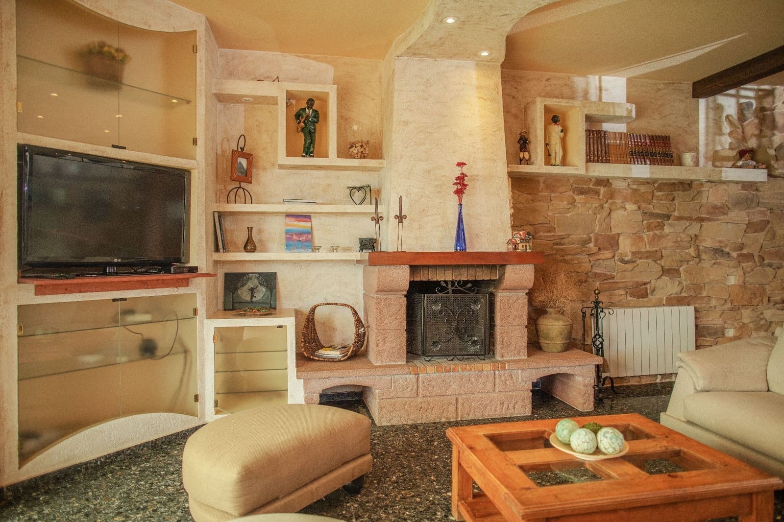 5 bedroom Villa for sale in La Esperanza with pool garage - € 700,000 (Ref: 8905026)