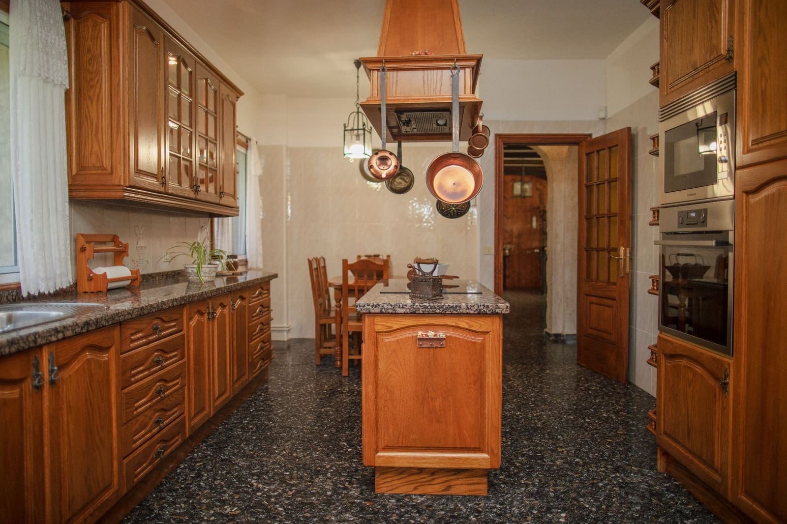 5 bedroom Villa for sale in La Esperanza with pool garage - € 700,000 (Ref: 8905026)