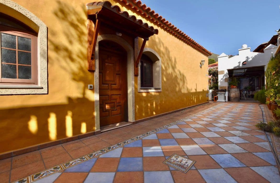 8 slaapkamer Villa te koop in San Cristobal de La Laguna met garage - € 870.000 (Ref: 8914799)