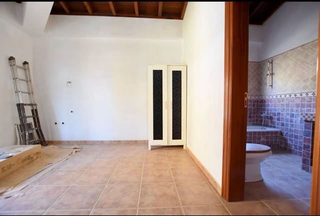 8 soverom Villa til salgs i San Cristóbal de La Laguna med garasje - € 870 000 (Ref: 8914799)