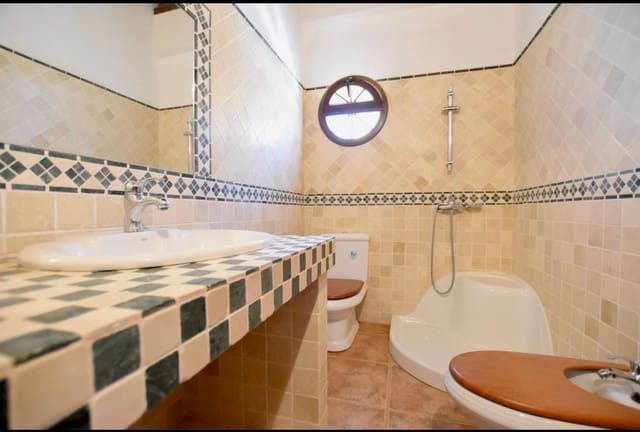 8 soverom Villa til salgs i San Cristóbal de La Laguna med garasje - € 870 000 (Ref: 8914799)