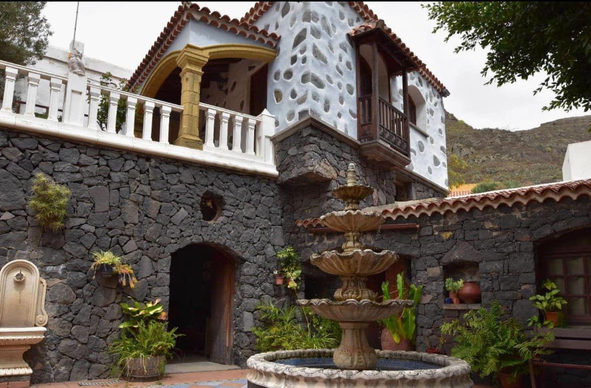 8 slaapkamer Villa te koop in San Cristobal de La Laguna met garage - € 870.000 (Ref: 8914799)