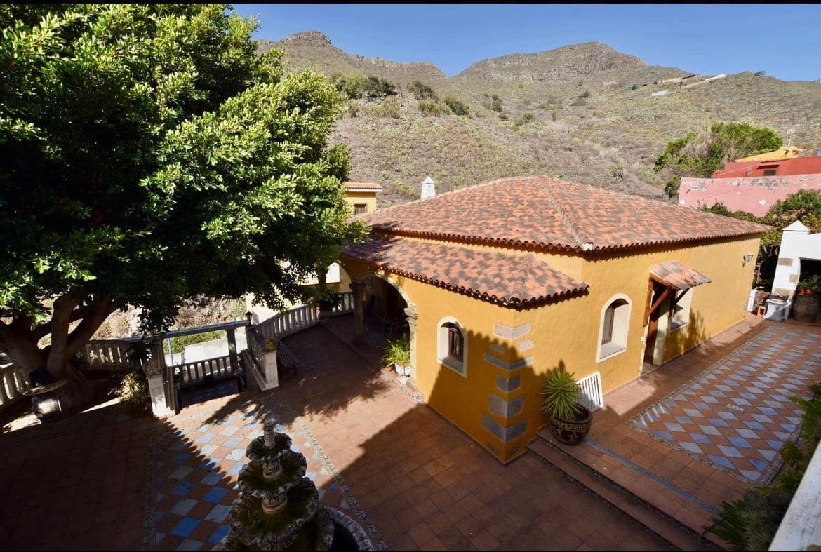 8 slaapkamer Villa te koop in San Cristobal de La Laguna met garage - € 870.000 (Ref: 8914799)