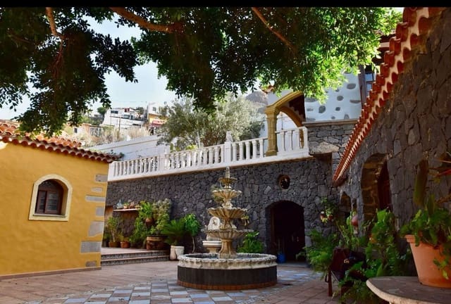 8 soverom Villa til salgs i San Cristóbal de La Laguna med garasje - € 870 000 (Ref: 8914799)