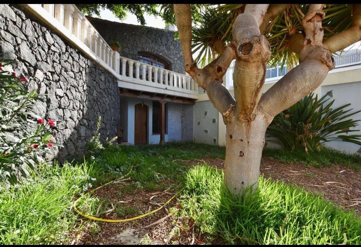 8 slaapkamer Villa te koop in San Cristobal de La Laguna met garage - € 870.000 (Ref: 8914799)