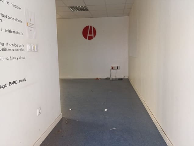 Kommersiell til salgs i Duggi, Santa Cruz de Tenerife med garasje - € 252 500 (Ref: 8956895)