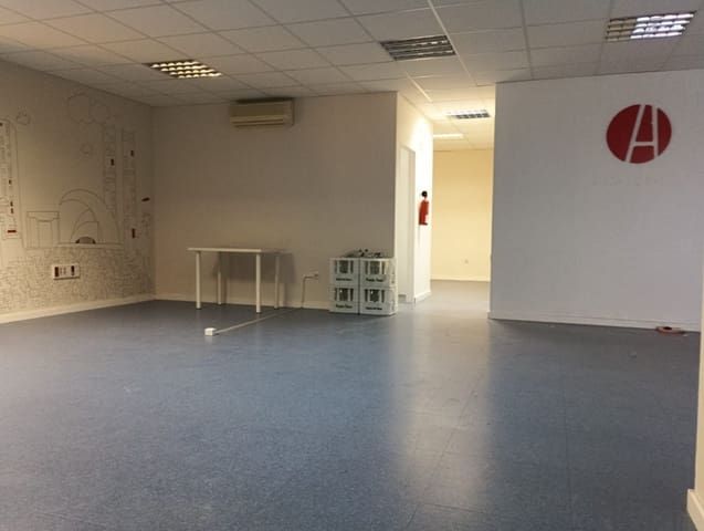 Kommersiell til salgs i Duggi, Santa Cruz de Tenerife med garasje - € 252 500 (Ref: 8956895)